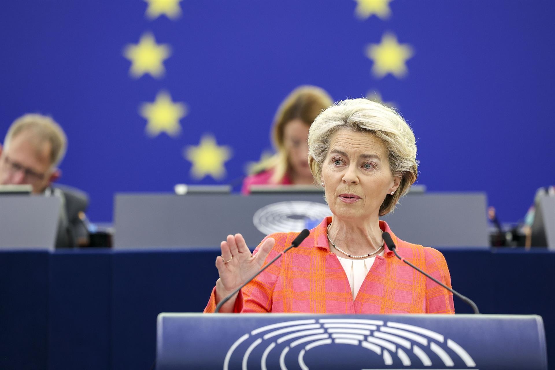 Von der Leyen avisa de no caer en 