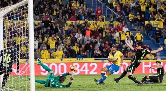 Las Palmas pudo tras el descanso con un gran 'Pichu' Cuéllar