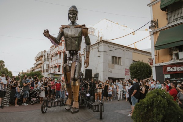 'Aquiles', la marioneta de 800 kilos que recorrerá este verano la Comunitat
