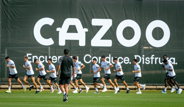 El Valencia CF empieza a gatear