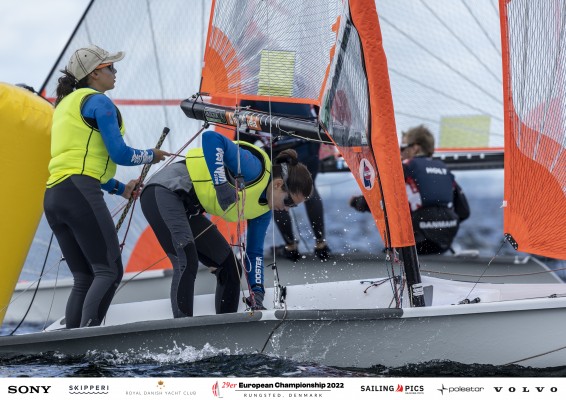 Sara e Isabel Momplet, del Real Club Náutico de Valencia, campeonas de Europa de 29er en Dinamarca 