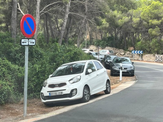 Subdelegación apoya a Xàbia e insta a Diputación a actuar para evitar aparcamientos en la carretera del Portitxol

