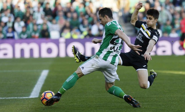 Rubén Castro desatascó al Betis y Piccini sentenció