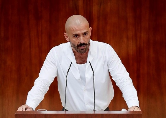 Las 'Veladas literarias' de Maestral reciben el verano con el escritor Jaime de los Santos