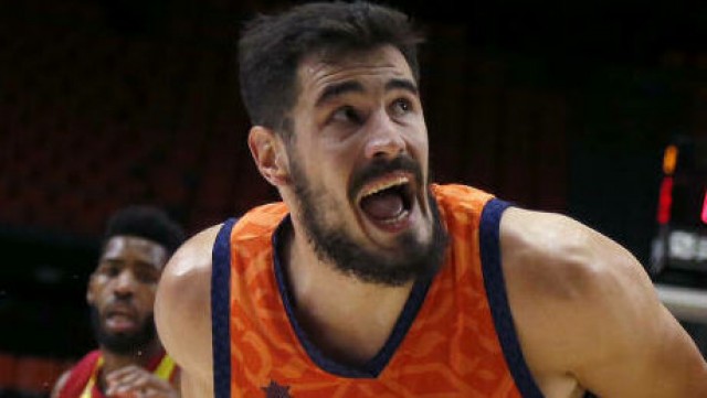 Kalinic avisa de una posible vuelta a la ACB y Valencia renueva la oferta