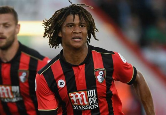 Aké regresa al Chelsea tras su cesión en Bournemouth