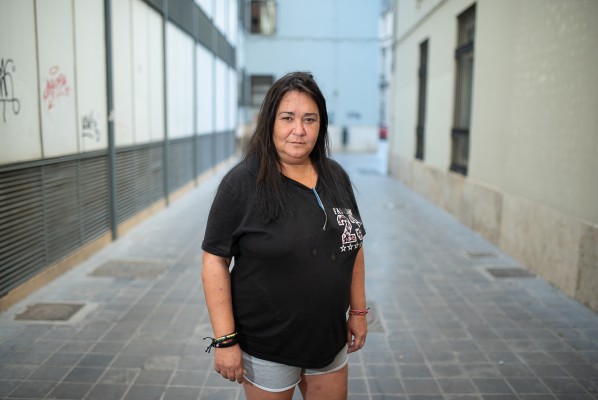 Mónica vive atrapada en la calle
