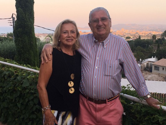 Juan Noguera Merle, Marqués de Cáceres: sus veranos junto al mar, entre viñedos y en familia

