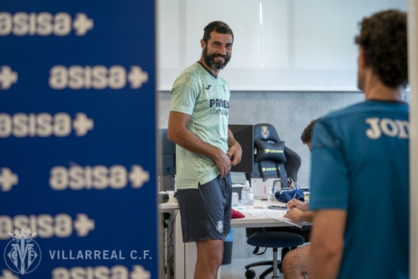 El primer grupo de futbolistas del Villarreal pasa las pruebas médicas 