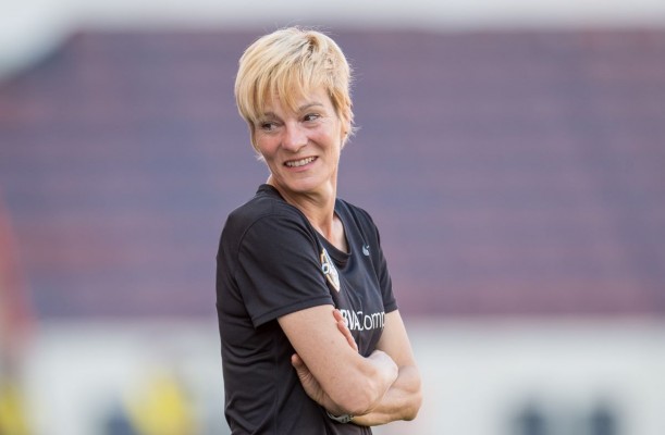 La seleccionadora irlandesa Vera Pauw revela que fue violada cuando era jugadora