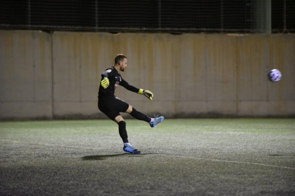 Aarón Escandell, portero con experiencia en Primera con el Granada, llega al Efesé