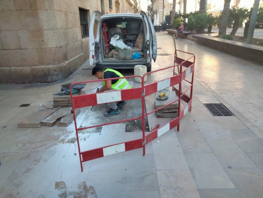 Alicante invierte medio millón de euros más para reparar 200 aceras, plazas y espacios públicos