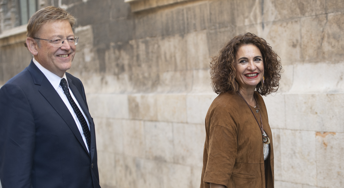 Ximo Puig con la ministra de Hacienda, María Jesús Montero. Foto: KIKE TABERNER - 