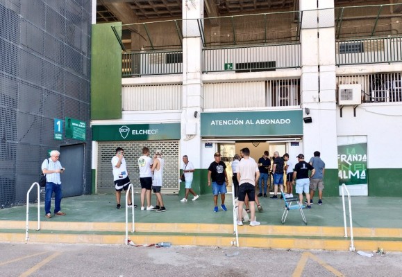 La venta de abonos del Elche arranca con colas