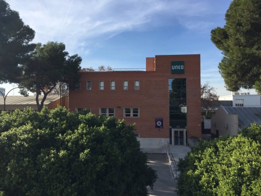 La Generalitat incrementa un 50% las becas para el alumnado de la UNED de la Comunitat Valenciana