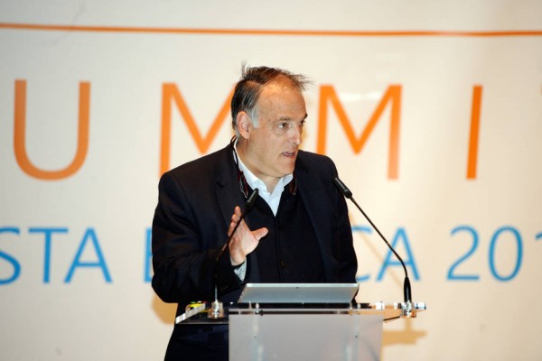 Tebas aboga en Alicante por mejorar la organización de la industria del deporte en España