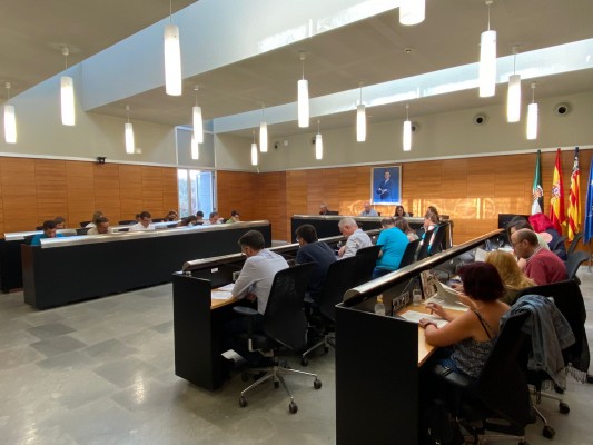 San Vicente aprueba crear 18 puestos de trabajo en Servicios Sociales dentro del Contrato Programa