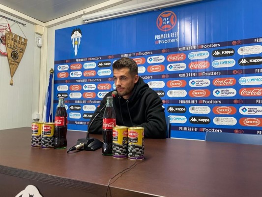 Dani Vega no seguirá en el Alcoyano