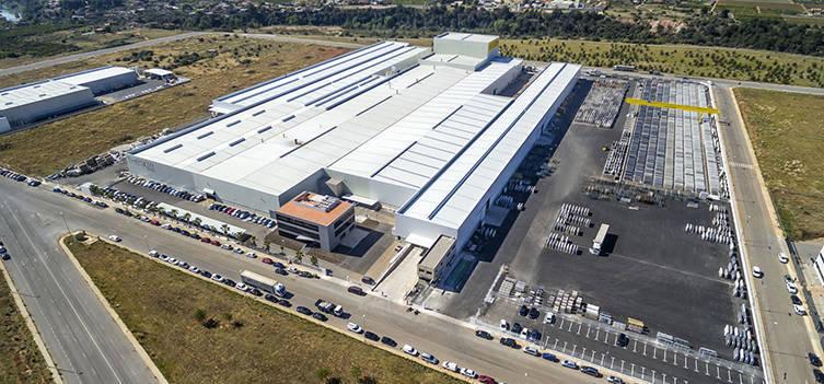 Neolith instala 6.500 paneles solares (el consumo anual de 1.300
viviendas) para autoabastecerse