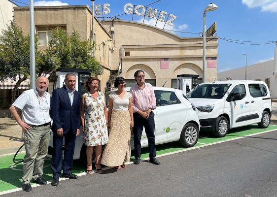 Iberdrola pone en marcha dos puntos de recarga eléctrica para coches eléctricos en Almoradí