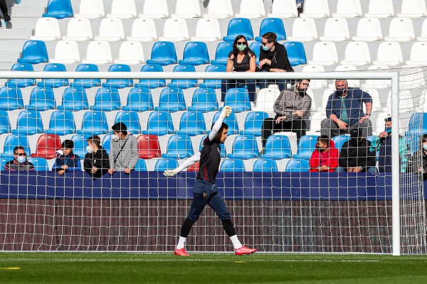 Osasuna quiere a Aitor con la carta de libertad y el Levante frena la operación