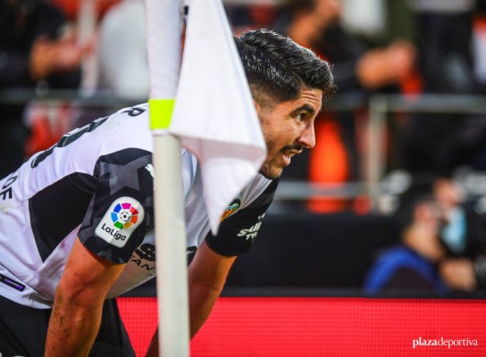 El Barça tiene a tiro a Carlos Soler, recambio de Frenkie De Jong, por 20 millones de euros