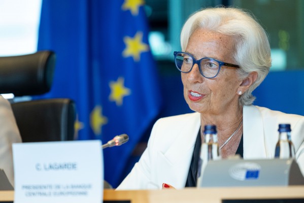 Lagarde mantiene su previsión de crecimiento económico pese a la inflación
