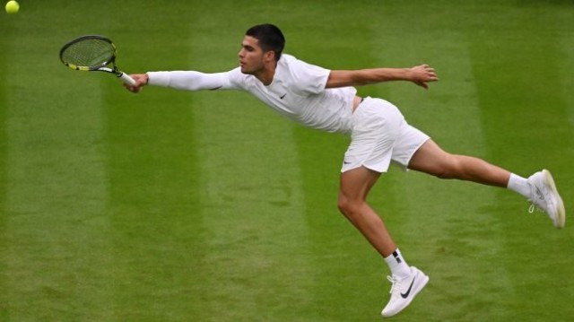 Alcaraz tira de calidad y coraje para pasar a segunda ronda en Wimbledon