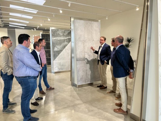 El alcalde de Nules visita las instalaciones de Sicer y se compromete a 