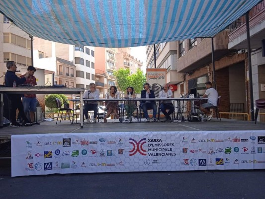 Albal se convierte en un estudio de radio para debatir sobre la movilidad de l'Horta Sud
