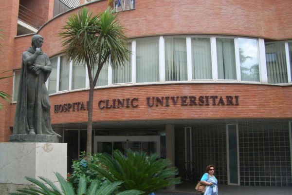 CSIF alerta de que 30 pacientes han dormido en los pasillos de Observación del Clínico este martes