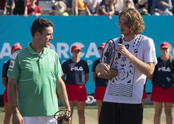 Tsitsipas derrota a Bautista y se corona rey de la hierba en Mallorca

