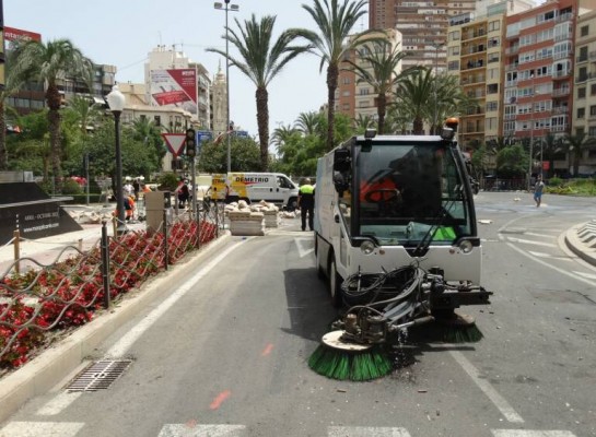 Alicante retira 532 toneladas de residuos de la cremà de hogueras en 12 horas

