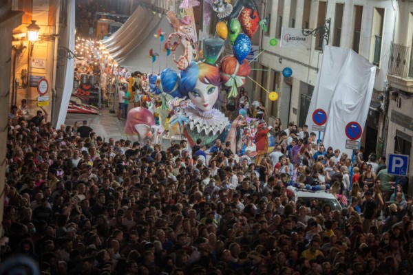 Alicante alcanza una afluencia de un millón de personas diarias durante unas Fogueres 