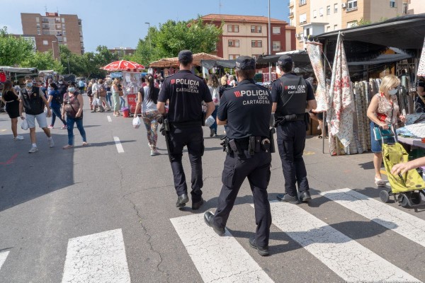 Delegación de Gobierno manda lejos del Rock Imperium y del desfile LGTBI a la caravana de coches de la Policía Local