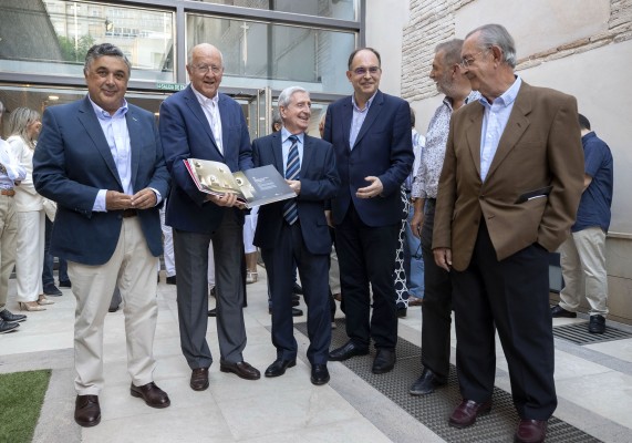 La Fundación Cajamurcia celebra su XX aniversario con el libro '20 años a tu lado'