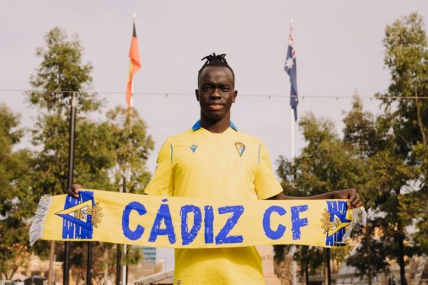 El delantero australiano Mabil firma por el Cádiz por cuatro temporadas
