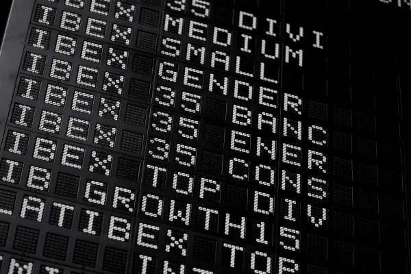 El Ibex 35 pierde un 0,48% en la sesión de este jueves, pero se mantiene sobre los 8.100 enteros