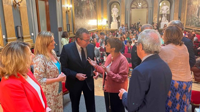 Toni Pérez reclama en el Senado conexiones y una financiación local y turística justa


