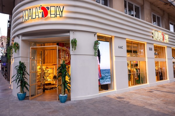 La firma de moda 'Koala Bay' inaugura su tienda en La Rambla de Alicante, en el Seguros Bilbao