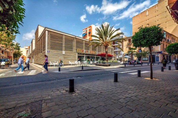 La Vila Joiosa adjudica hasta 2028 dos de los cinco puestos del Mercat sacados a licitación 