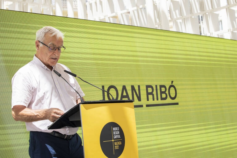 Joan Ribó durante la presentación del pabellón del diseño.  Foto: EVA MÁÑEZ.
 - 