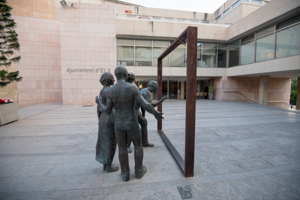 Elche ya tiene su nuevo préstamo de 13,6 millones: 11,6 de Kutxabank y 2 de Eurocaja Rural
