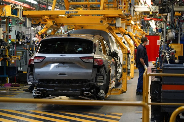 Almussafes se enchufa al eléctrico y se asegura una década de producción