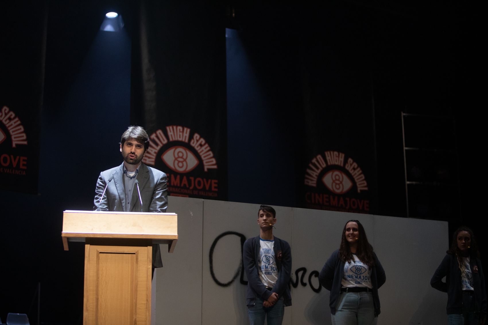 En la casilla de salida de Cinema Jove, con Carlos Madrid