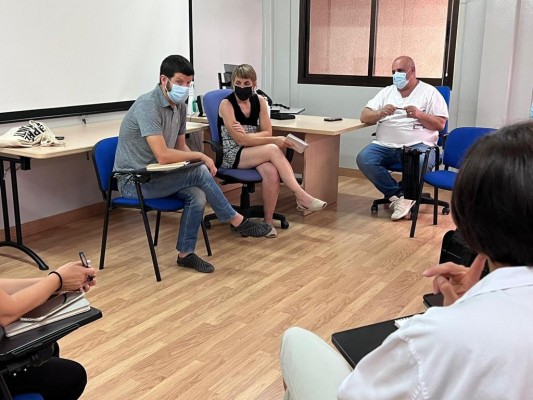 Compromís propone que la asignación de sanitarios se base en la población real en zonas como la Marina Baixa
