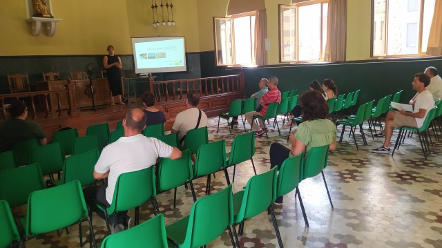 El Ayuntamiento y Consell forman sobre el cultivo ecológico del aguacate en la Cámara Agraria