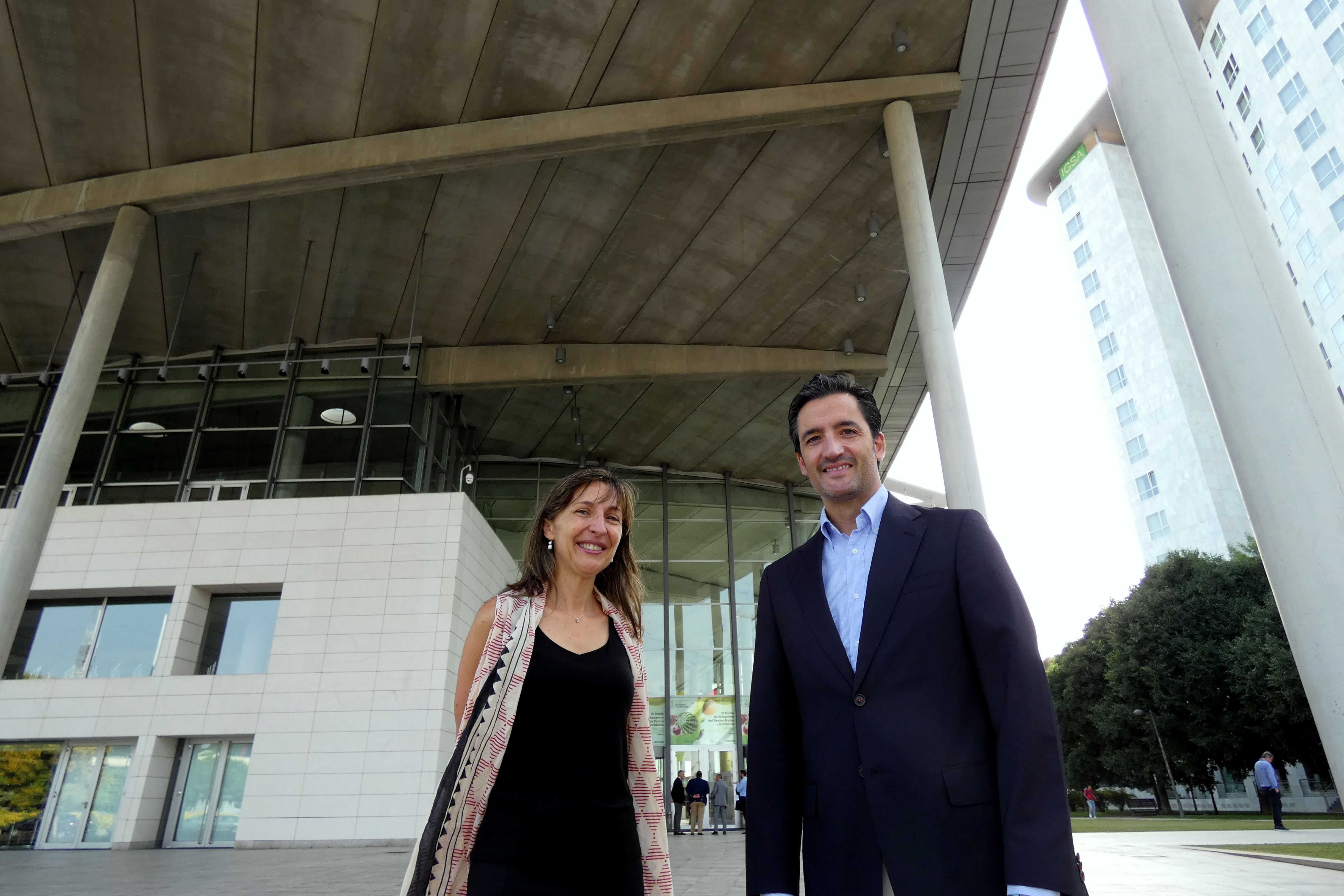 Sylvia Andrés, directora gerente del Palacio de Congresos, y Xavier Balagué, gerente de Ecoembes en Cataluña, Comunidad Valenciana e Islas Baleares. - 