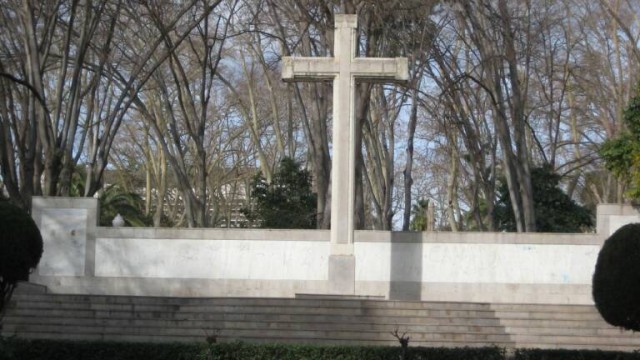 El Fadrell da otro paso más para retirar la cruz de Ribalta al adjudicar la dirección de las obras