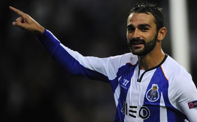 
El Oporto pone en venta a Adrián López, que ya sólo entrena con el filial